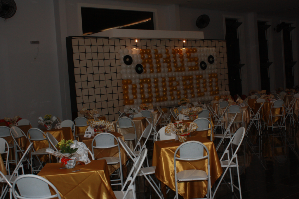 tudo pronto para o baile dos anos dourados